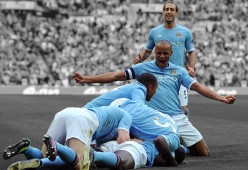 开云电竞-LOL赛场英雄操作极致精彩，我lol赛场