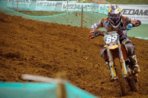 开云体育下载官网-卡拉格直言帕利尼亚能力不足，热刺中场问题亟待解决，曝热刺本周将官宣帕拉蒂奇加盟 担任球队足球总监